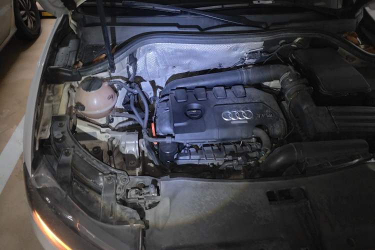 Used Audi Q3 2013 35 TFSI Ambition Edition Engine Bay Right