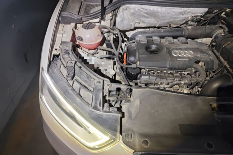Used Audi Q3 2013 35 TFSI quattro Luxury Model Engine Bay Right