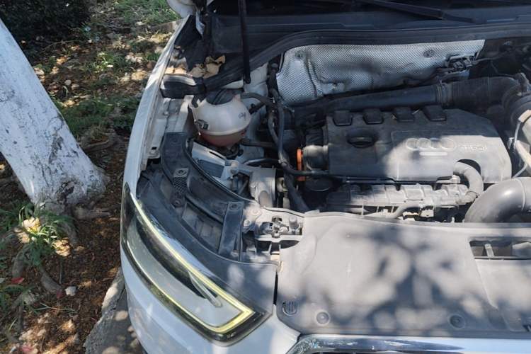 Used Audi Q3 2013 35 TFSI Comfort Model Engine Bay Right