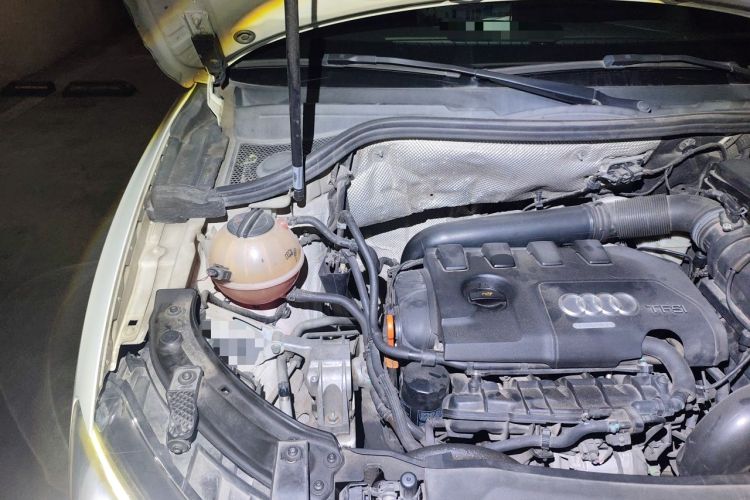 Used Audi Q3 2013 35 TFSI quattro Technology Edition Engine Bay Right