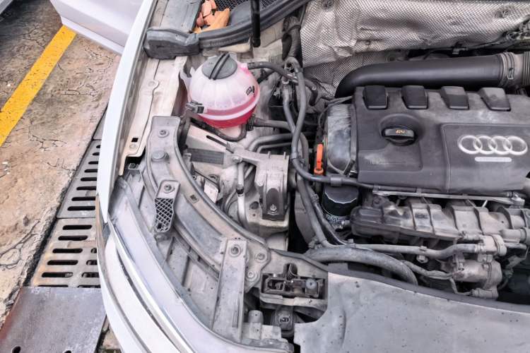 Used Audi Q3 2013 35 TFSI quattro Comfort Model Engine Bay Right
