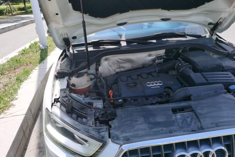 Used Audi Q3 2013 35 TFSI quattro Technology Edition Engine Bay Right