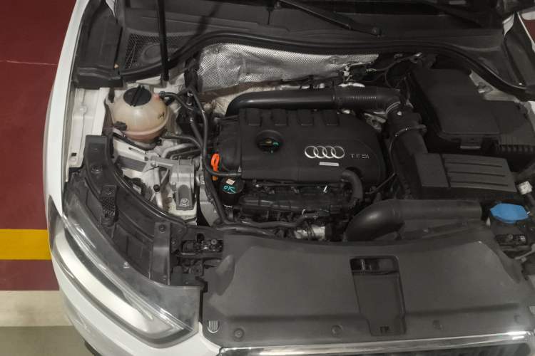 Used Audi Q3 2013 35 TFSI quattro Comfort Model Engine Bay Right