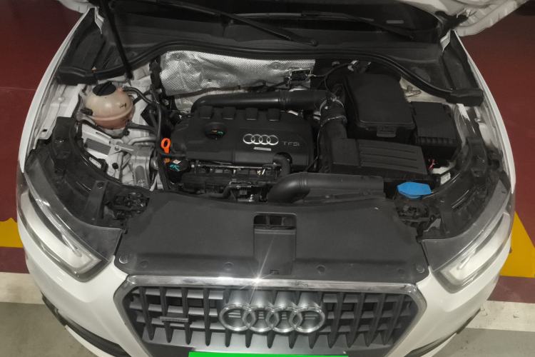 Used Audi Q3 2013 35 TFSI quattro Comfort Model Engine Bay