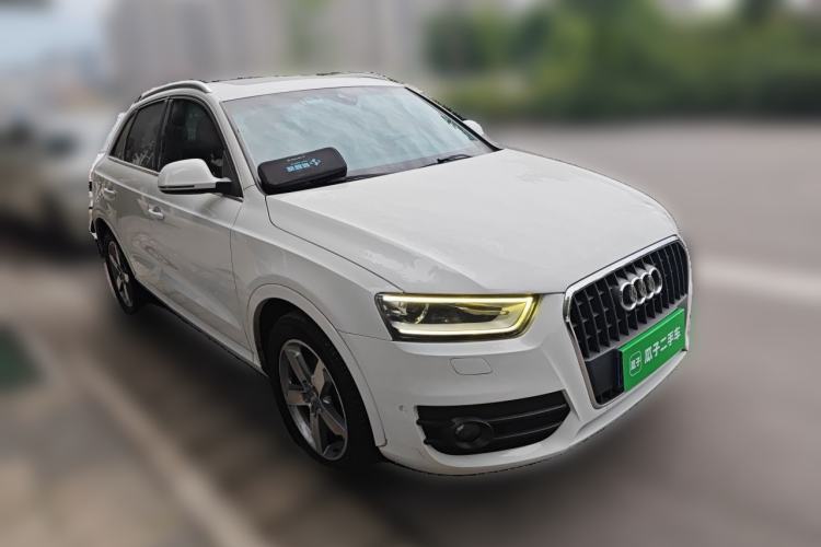 Used Audi Q3 2013 40 TFSI quattro Luxury Model Front Right 45 Deg