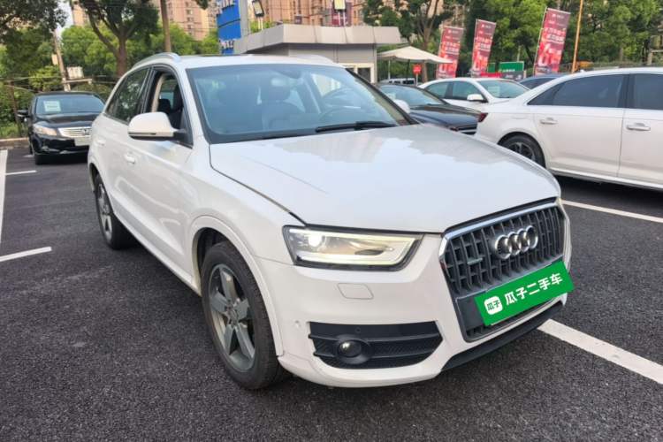 Used Audi Q3 2013 40 TFSI quattro Luxury Model Front Right 45 Deg