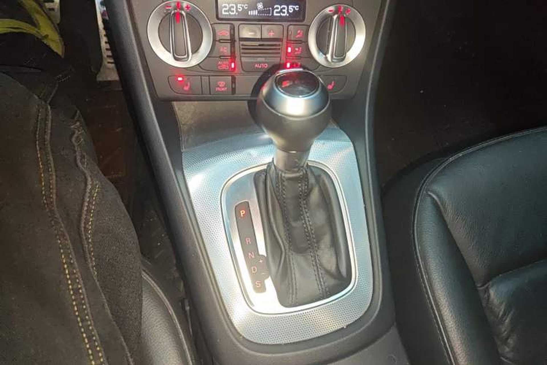 Used Audi Q3 2013 35 TFSI Comfort Model Gear Lever