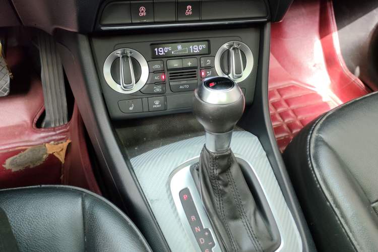 Used Audi Q3 2013 35 TFSI Comfort Model Gear Lever