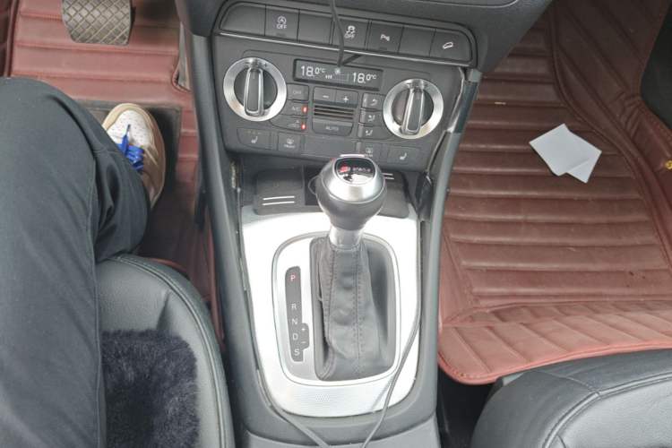 Used Audi Q3 2013 35 TFSI quattro Technology Edition Gear Lever