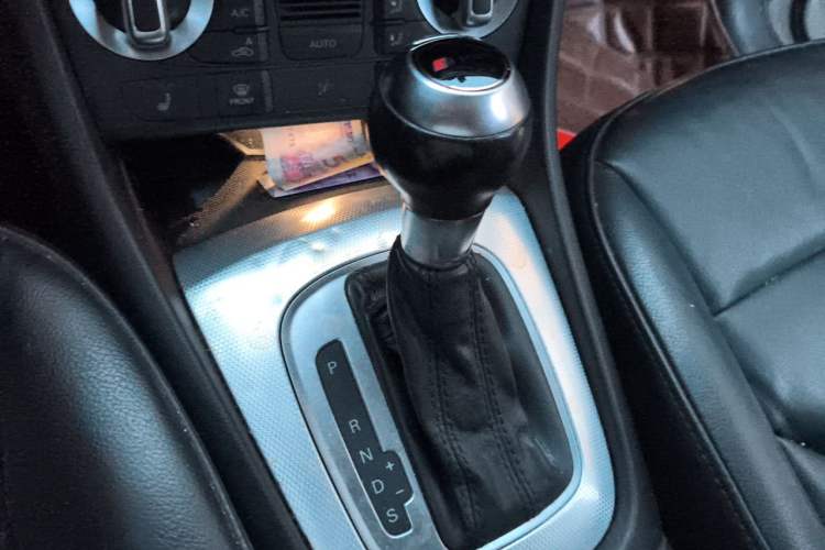 Used Audi Q3 2013 35 TFSI Comfort Model Gear Lever