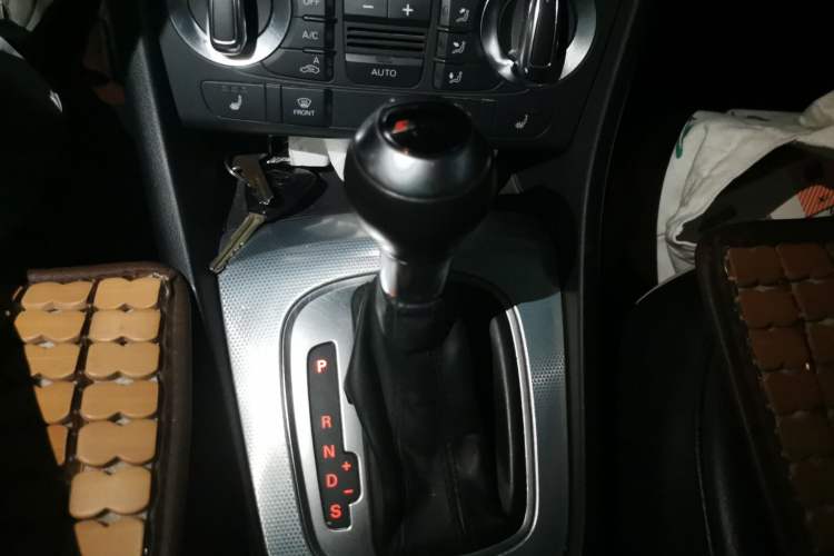 Used Audi Q3 2013 35 TFSI Comfort Model Gear Lever
