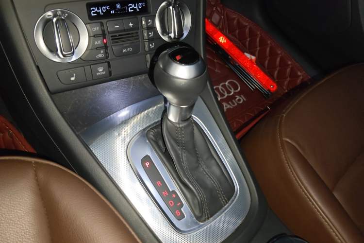 Used Audi Q3 2013 35 TFSI quattro Luxury Model Gear Lever