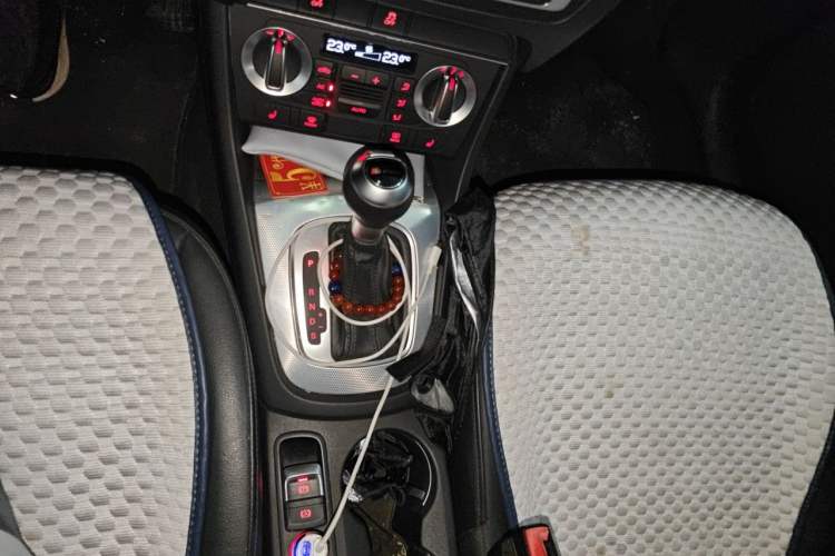 Used Audi Q3 2013 35 TFSI Comfort Model Gear Lever