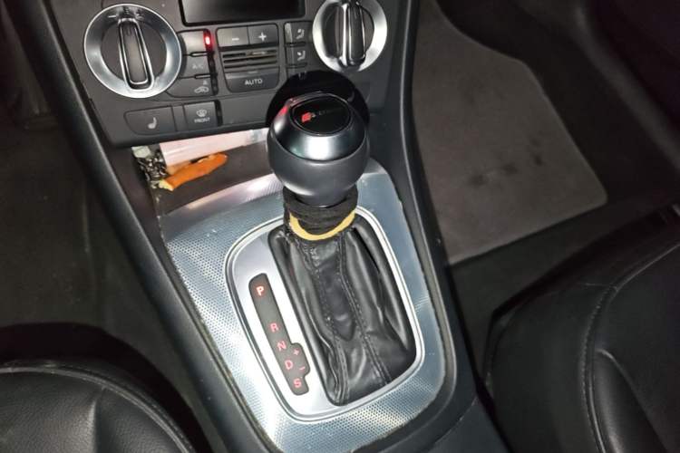 Used Audi Q3 2013 35 TFSI Comfort Model Gear Lever