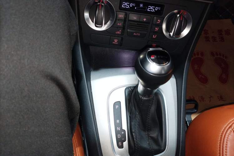 Used Audi Q3 2013 35 TFSI Ambition Edition Gear Lever