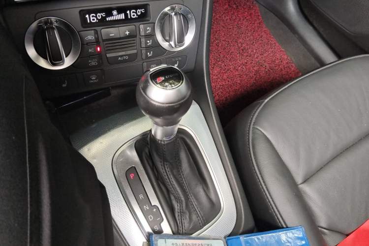 Used Audi Q3 2013 35 TFSI Comfort Model Gear Lever