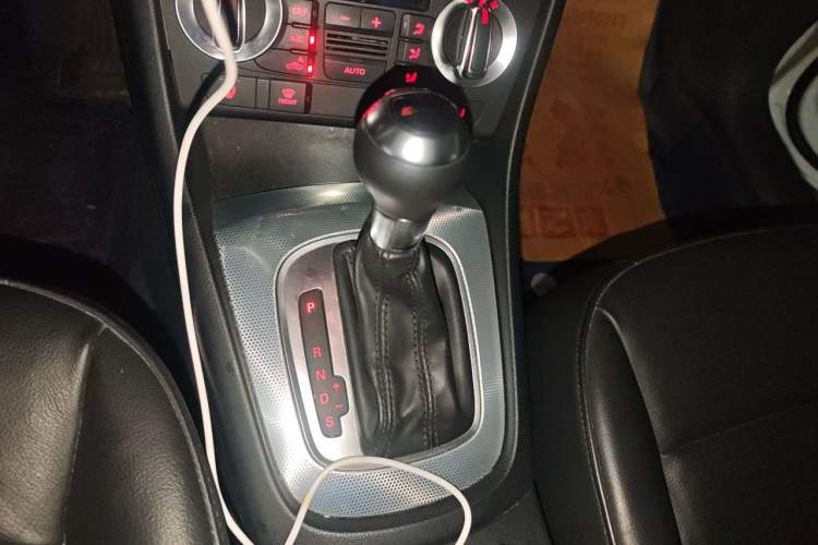 Used Audi Q3 2013 35 TFSI quattro Technology Edition Gear Lever