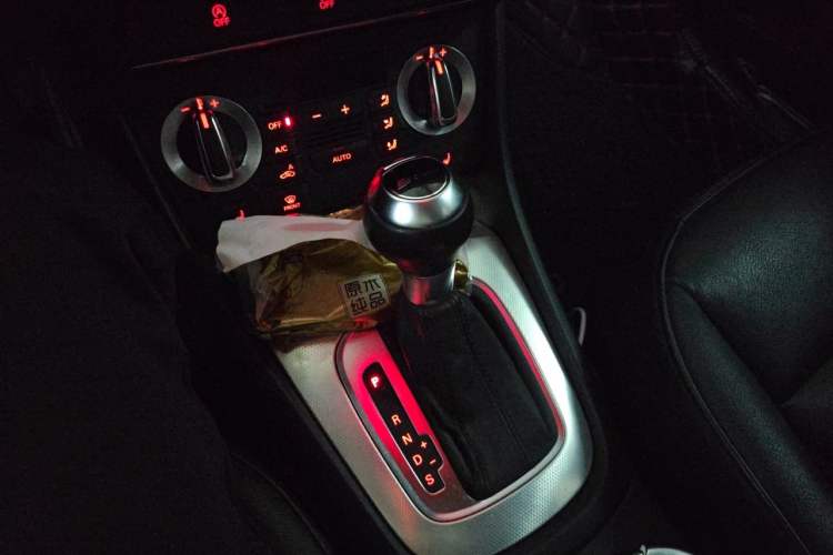 Used Audi Q3 2013 35 TFSI Comfort Model Gear Lever