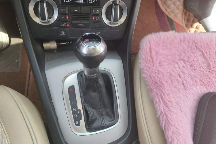 Used Audi Q3 2013 35 TFSI Ambition Edition Gear Lever