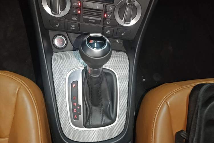 Used Audi Q3 2013 40 TFSI quattro Luxury Model Gear Lever