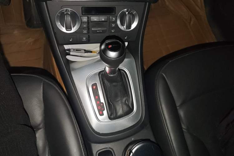 Used Audi Q3 2013 35 TFSI quattro Technology Edition Gear Lever