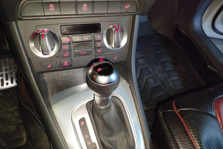 Used Audi Q3 2013 35 TFSI quattro Technology Edition Gear Lever