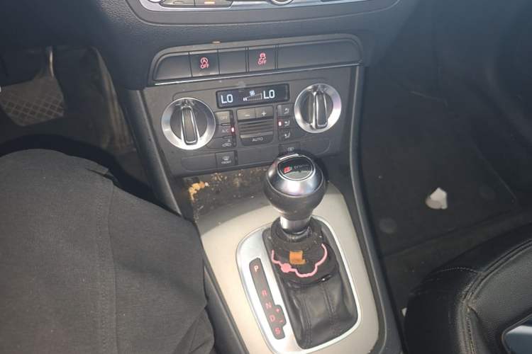 Used Audi Q3 2013 35 TFSI Ambition Edition Gear Lever
