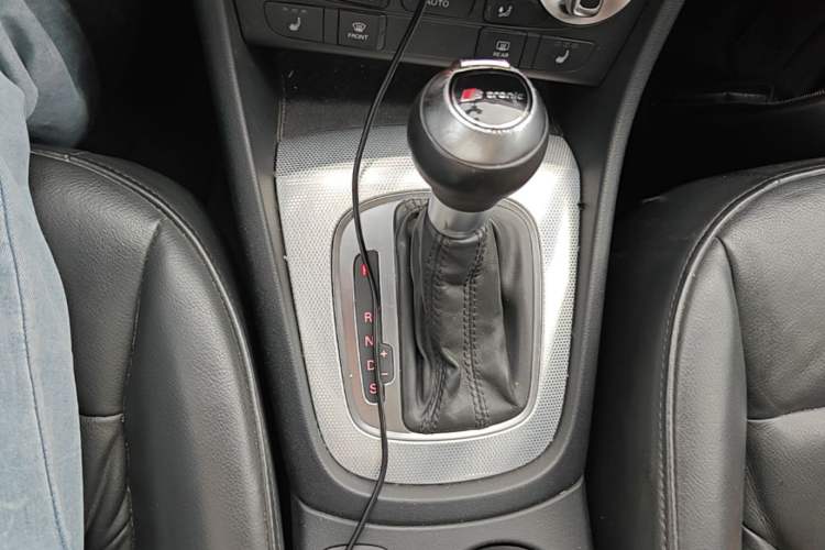 Used Audi Q3 2013 35 TFSI quattro Technology Edition Gear Lever
