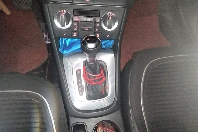Used Audi Q3 2013 35 TFSI Comfort Model Gear Lever