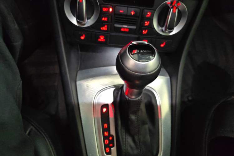 Used Audi Q3 2013 35 TFSI Comfort Model Gear Lever