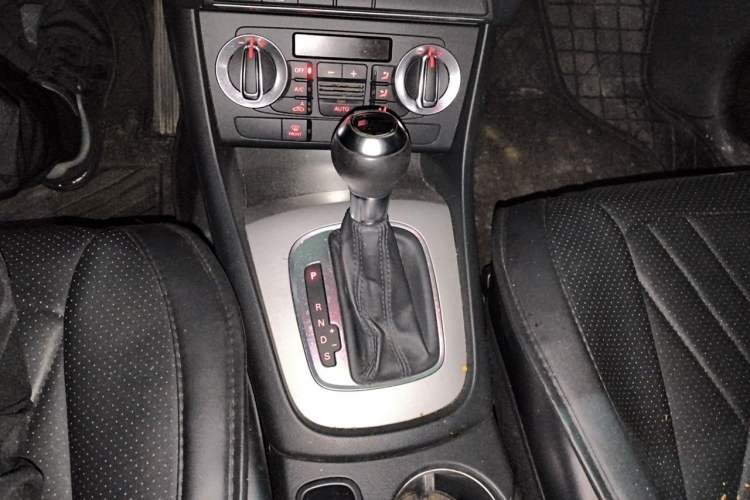 Used Audi Q3 2013 35 TFSI Comfort Model Gear Lever
