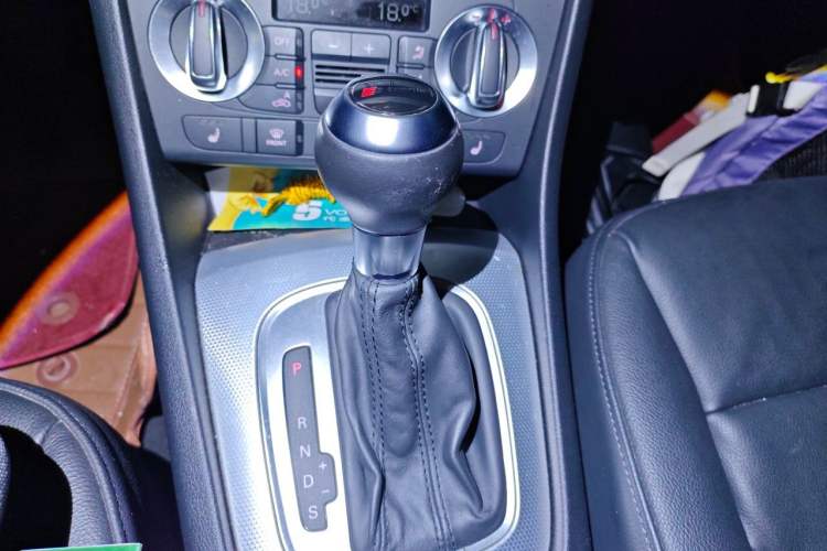 Used Audi Q3 2013 35 TFSI quattro Comfort Model Gear Lever