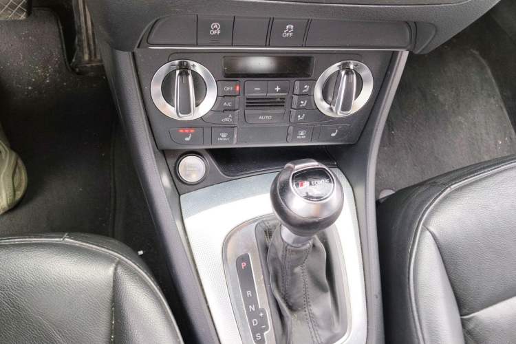 Used Audi Q3 2013 35 TFSI Comfort Model Gear Lever