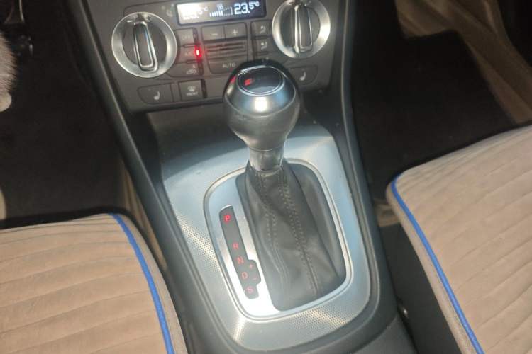 Used Audi Q3 2013 35 TFSI quattro Technology Edition Gear Lever