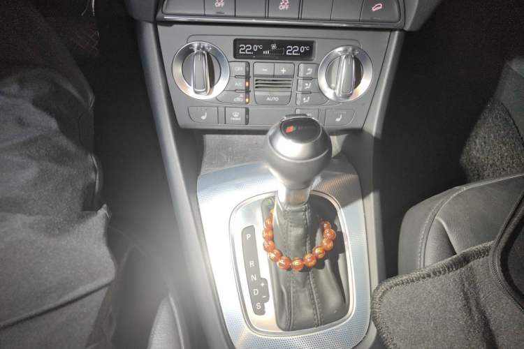 Used Audi Q3 2013 35 TFSI quattro Comfort Model Gear Lever