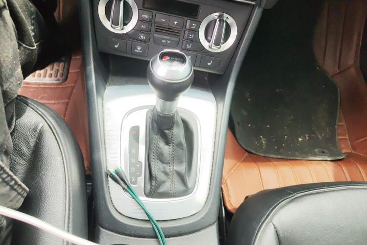 Used Audi Q3 2013 35 TFSI quattro Comfort Model Gear Lever