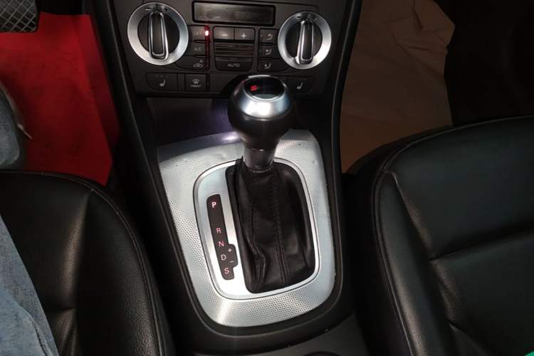 Used Audi Q3 2013 35 TFSI Comfort Model Gear Lever