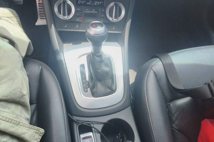 Used Audi Q3 2013 35 TFSI Comfort Model Gear Lever