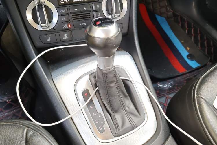 Used Audi Q3 2013 35 TFSI Ambition Edition Gear Lever
