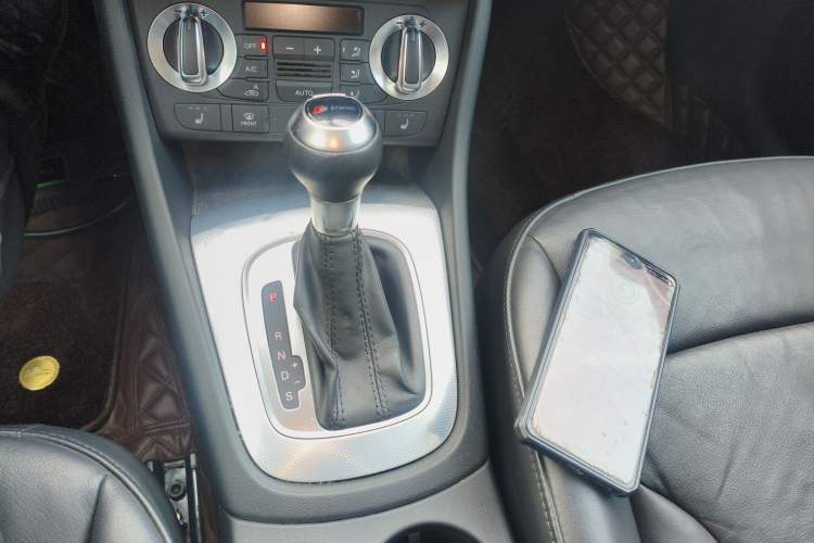 Used Audi Q3 2013 35 TFSI quattro Technology Edition Gear Lever