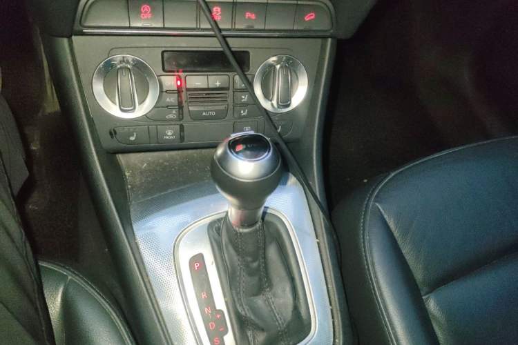 Used Audi Q3 2013 35 TFSI quattro Technology Edition Gear Lever