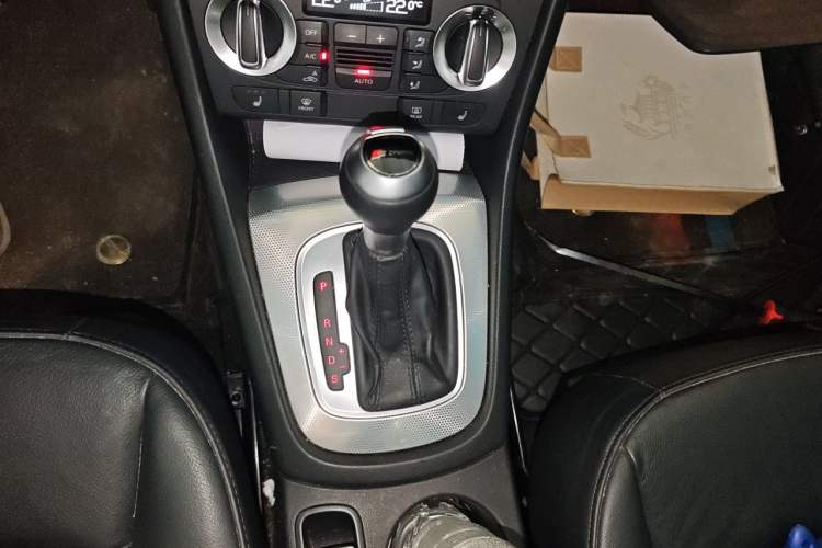 Used Audi Q3 2013 35 TFSI Comfort Model Gear Lever