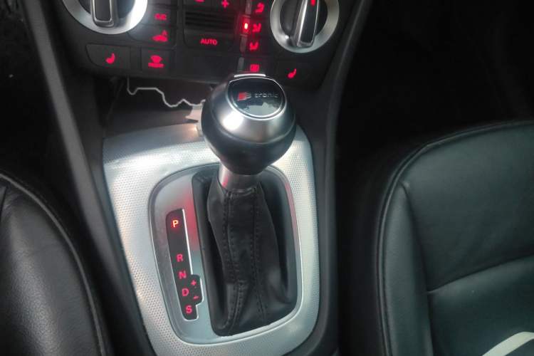 Used Audi Q3 2013 35 TFSI Comfort Model Gear Lever