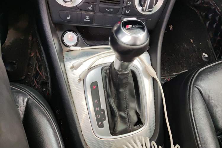 Used Audi Q3 2013 35 TFSI Ambition Edition Gear Lever