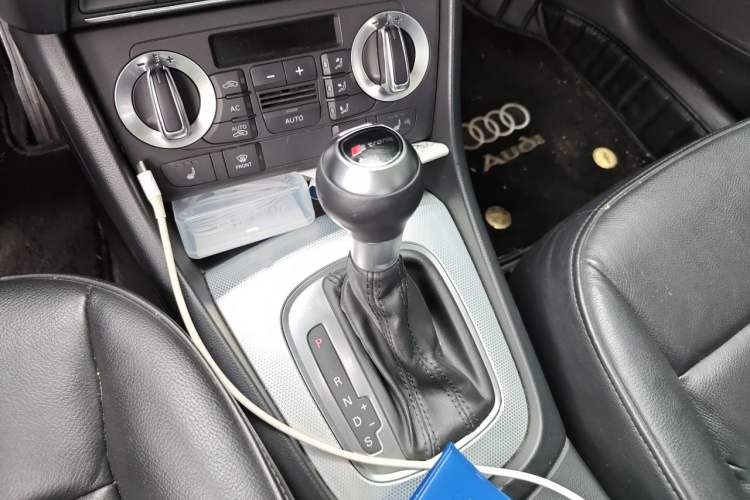Used Audi Q3 2013 35 TFSI quattro Comfort Model Gear Lever