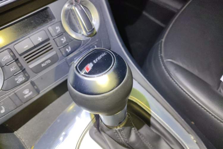 Used Audi Q3 2013 35 TFSI quattro Comfort Model Gear Lever