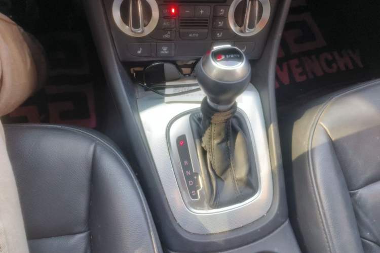 Used Audi Q3 2013 35 TFSI Ambition Edition Gear Lever