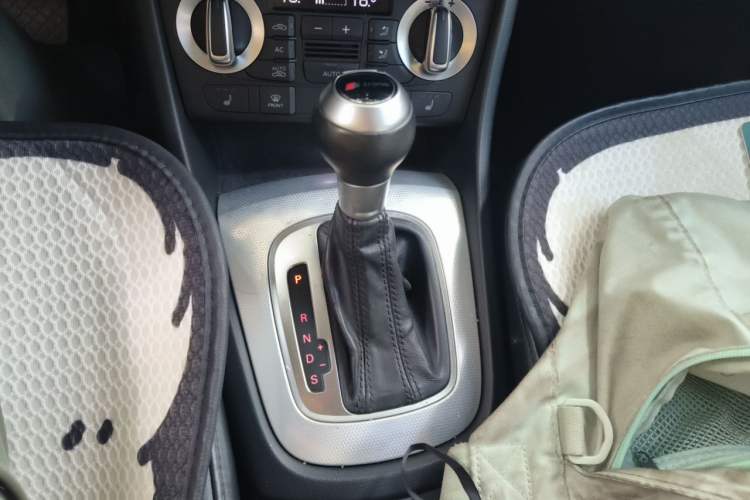 Used Audi Q3 2013 35 TFSI Comfort Model Gear Lever