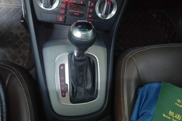 Used Audi Q3 2013 35 TFSI Ambition Edition Gear Lever