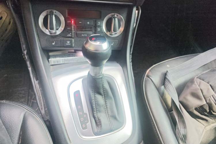 Used Audi Q3 2013 35 TFSI quattro Technology Edition Gear Lever